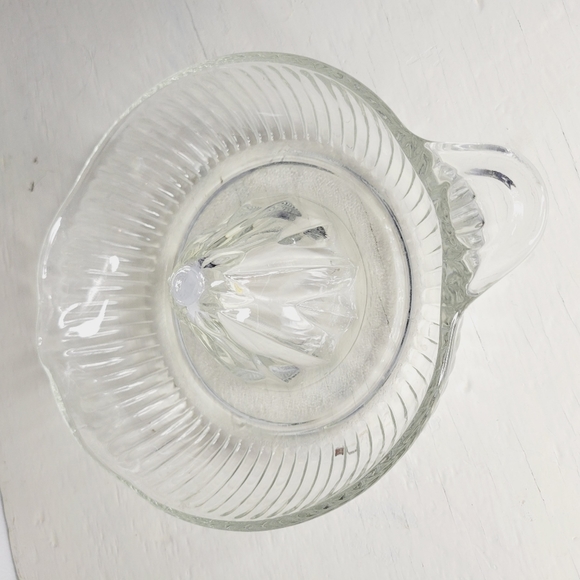 Hazel Atlas Juicer Reamer Large Vintage 1940s Juicer with Thumb Handle - Picture 7 of 11